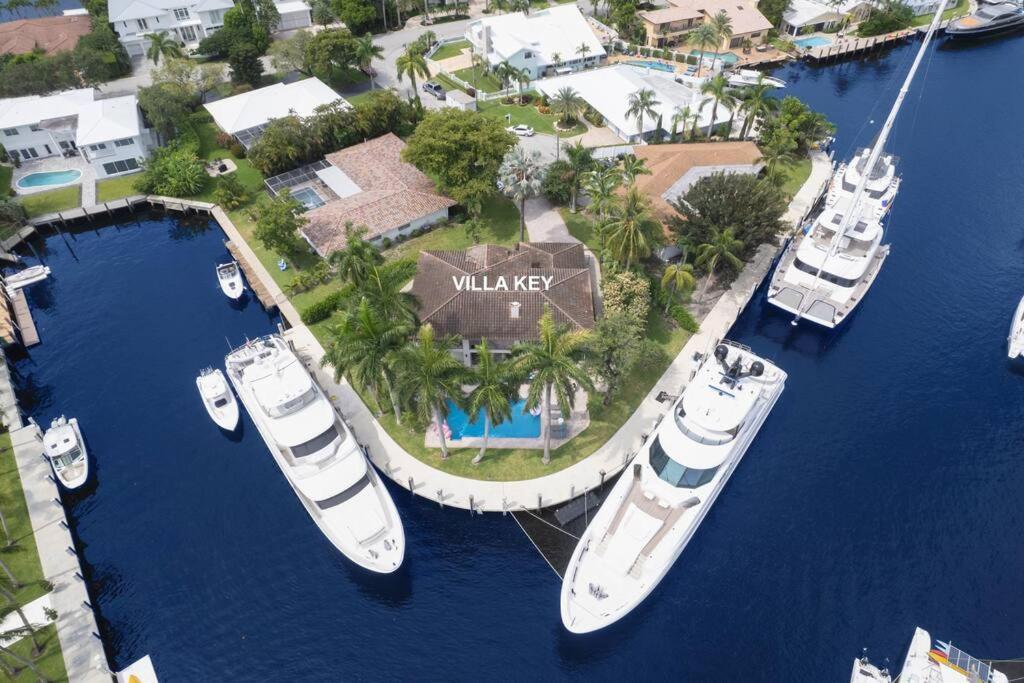 Villakey- Luxe Waterfront 5min To Holiday home