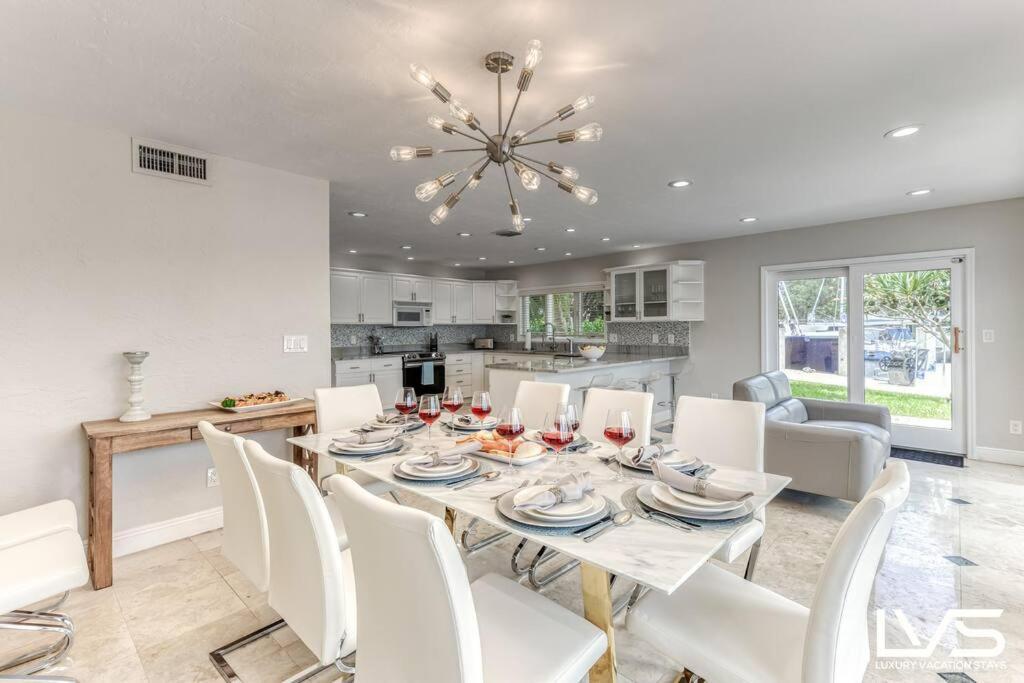 Villakey- Luxe Waterfront 5min To Holiday home *