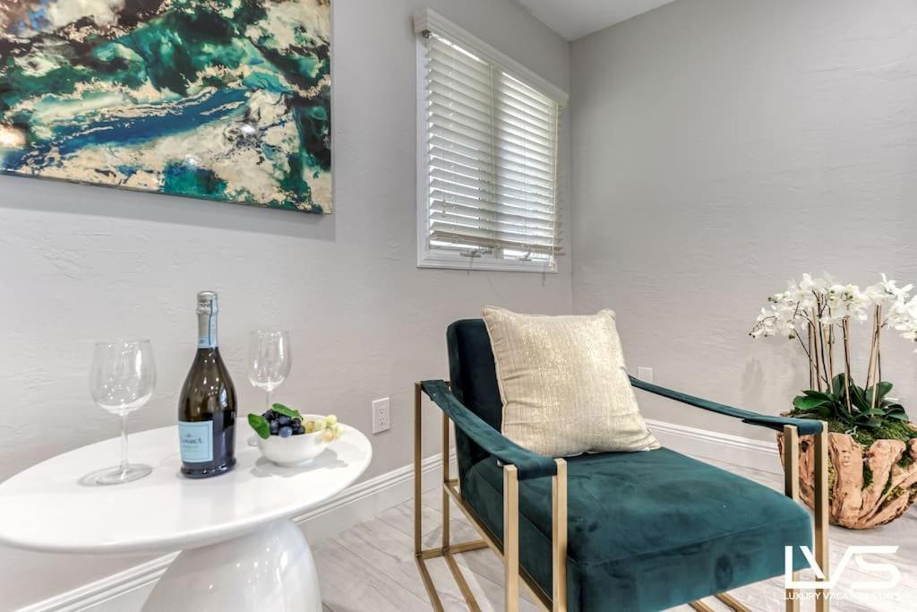 Villakey- Luxe Waterfront 5min To Holiday home