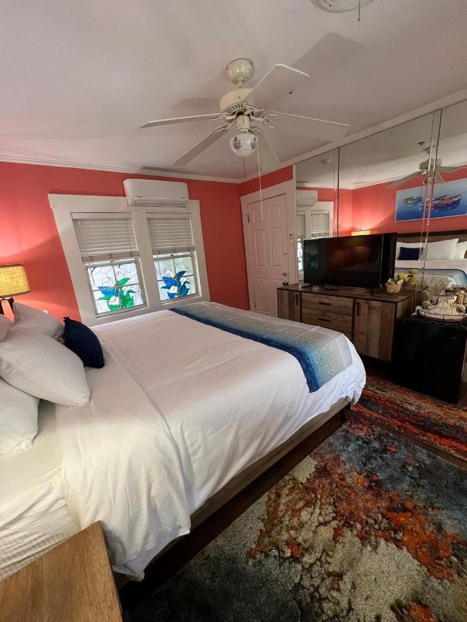 Vinoy House *