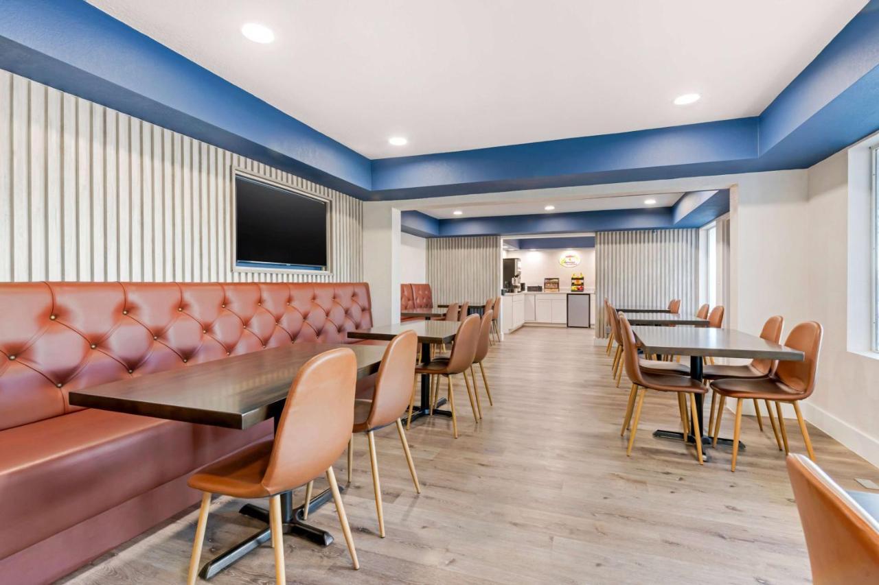 Hotel Super 8 By Wyndham Orlando Near Florida Mall Williamsburg