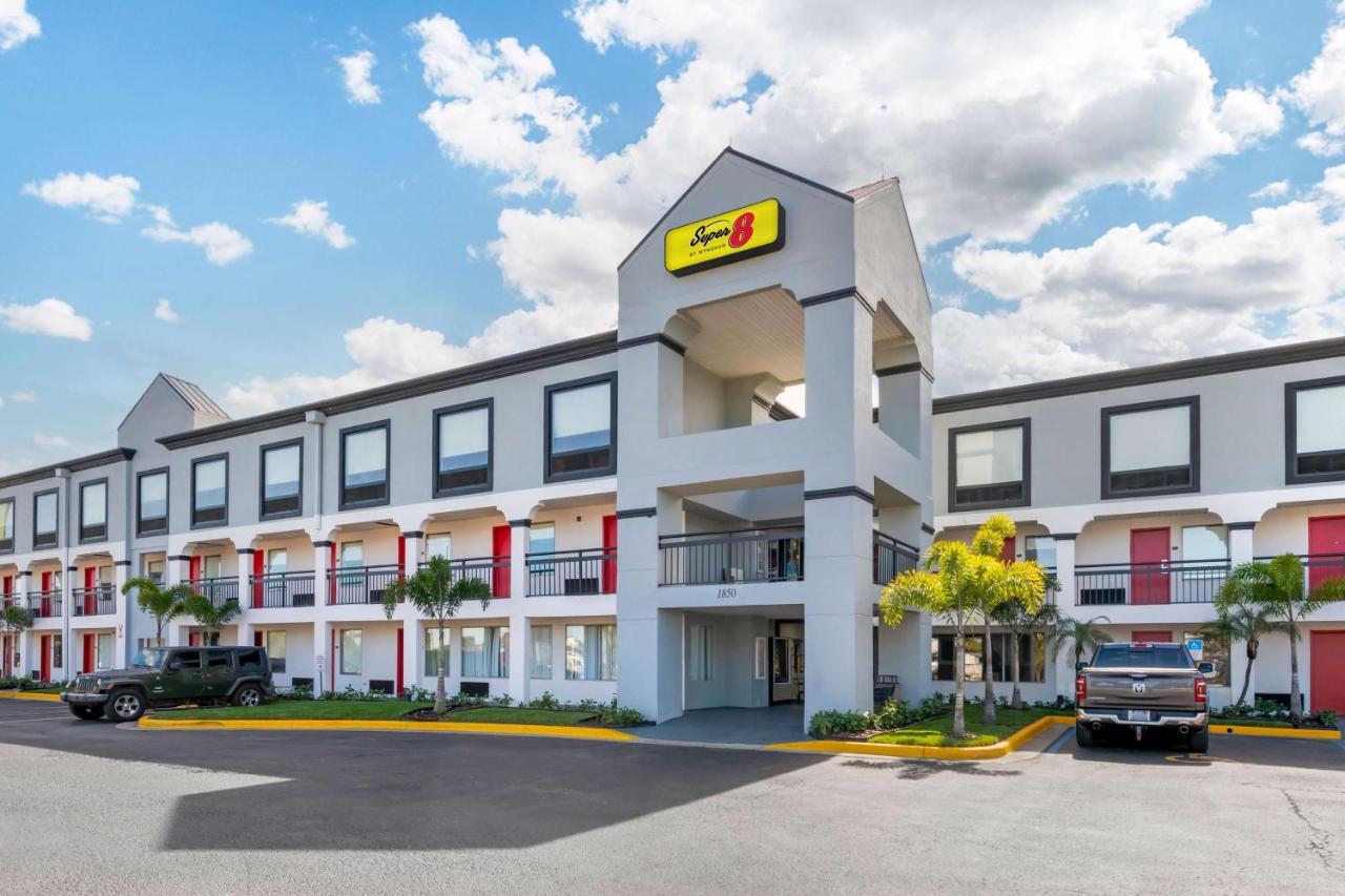 Super 8 By Wyndham Orlando Near Florida Mall Hotel Williamsburg