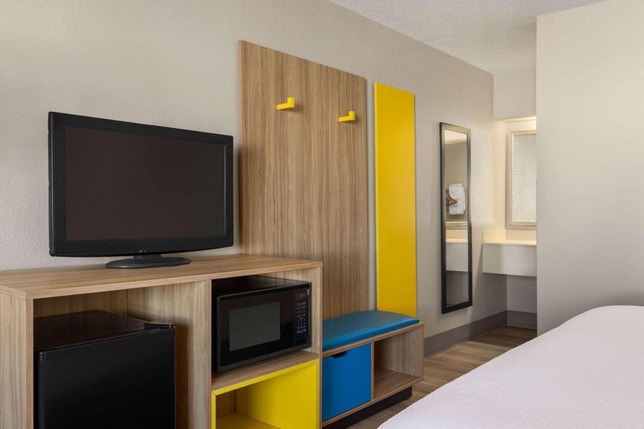 Motel Days By Wyndham Cocoa Port Canaveral 2*