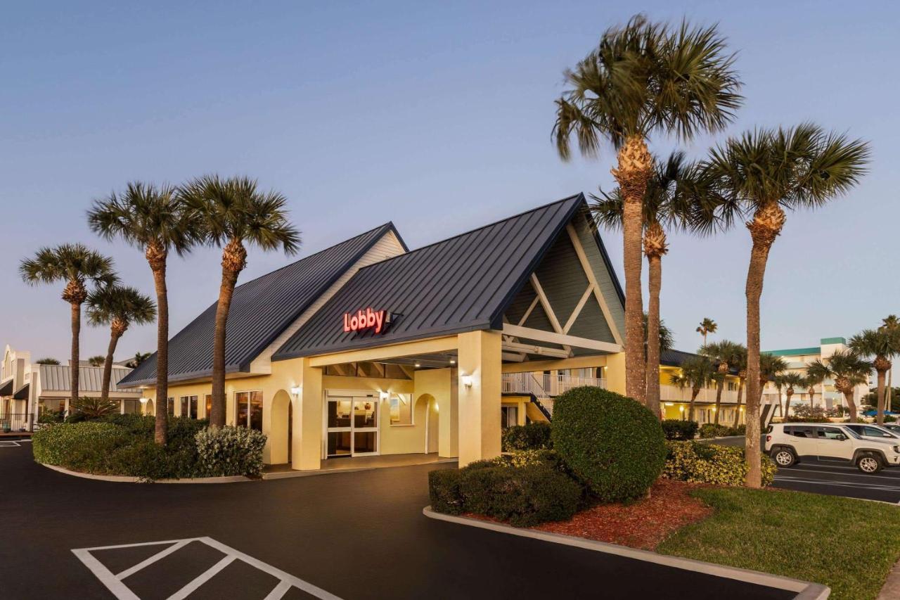 Days By Wyndham Cocoa Port Canaveral Motel