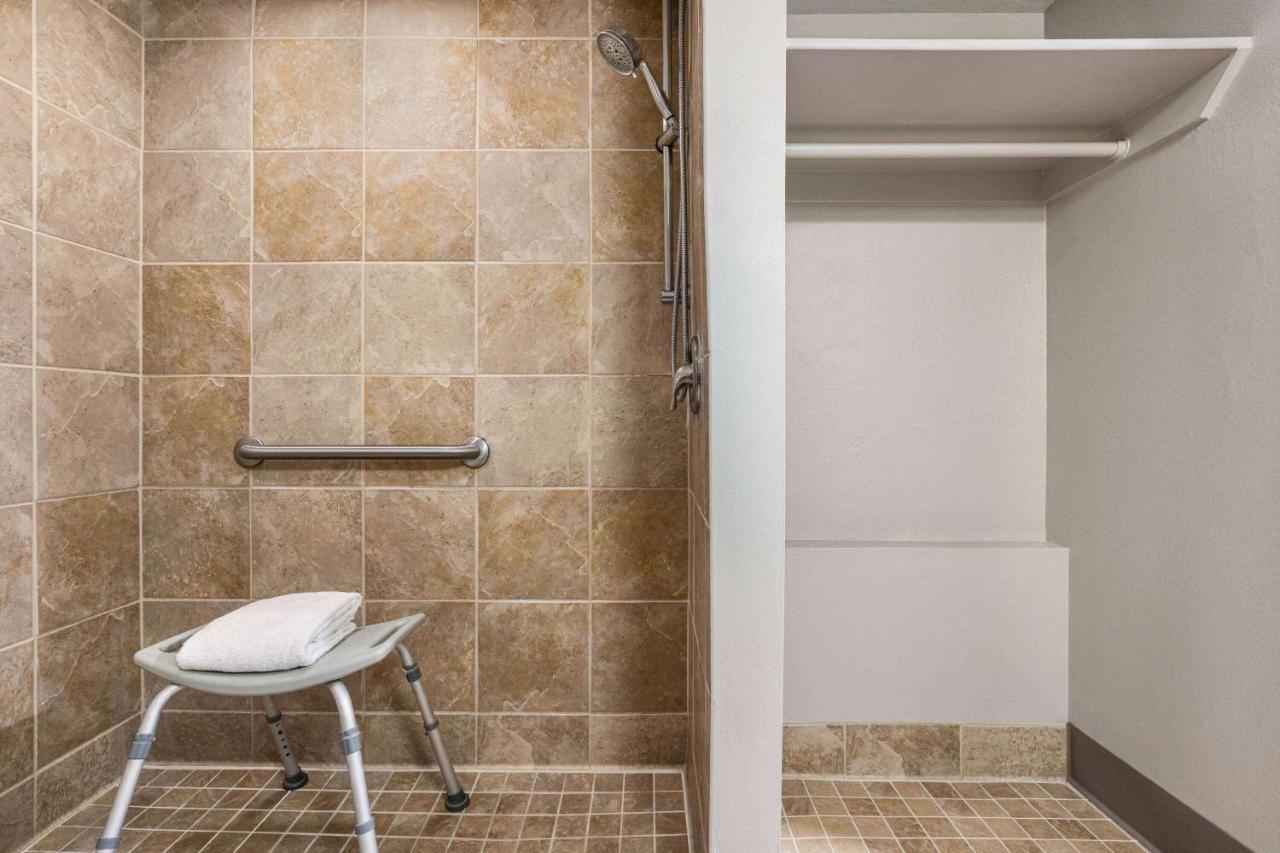 Days By Wyndham Cocoa Port Canaveral 2*
