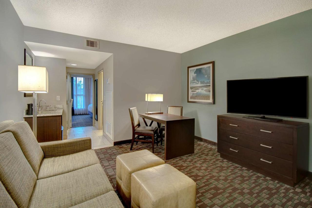 Hotel Embassy By Hilton Baymeadows