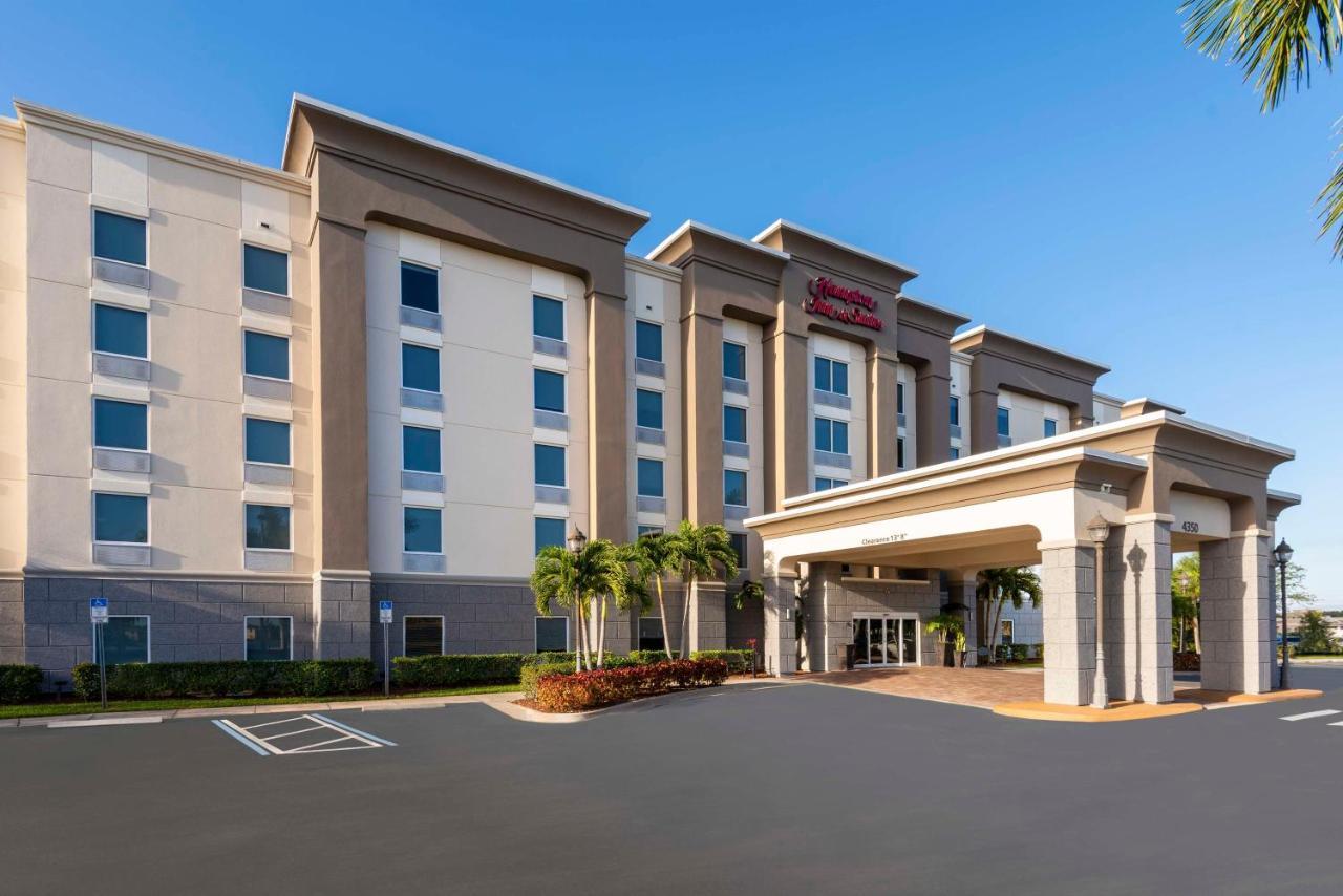 Hampton & Myers-colonial Boulevard 3*