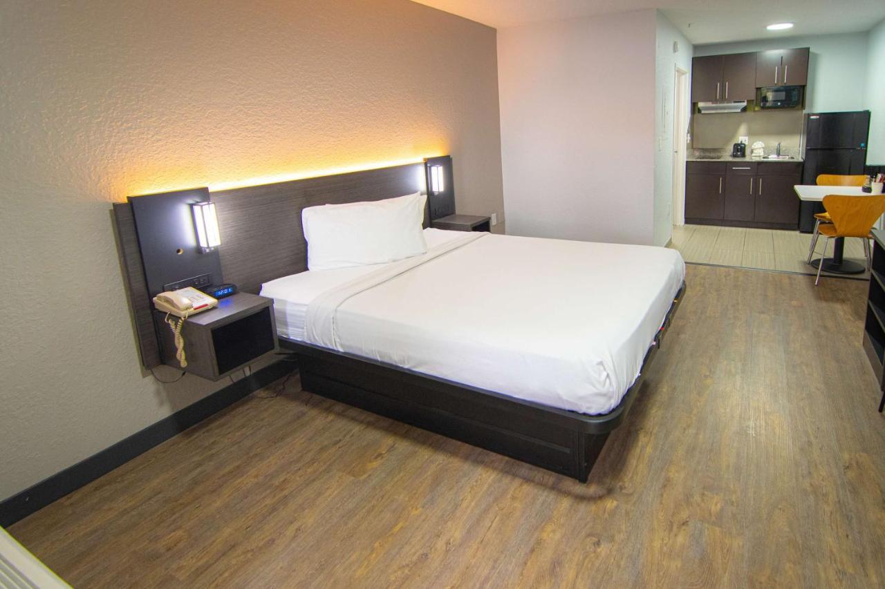 Hotel 6-coral Springs, Fl - Lauderdale