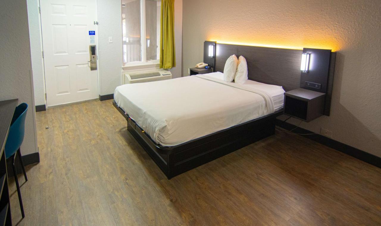 Hotel 6-coral Springs, Fl - Lauderdale Coral Springs