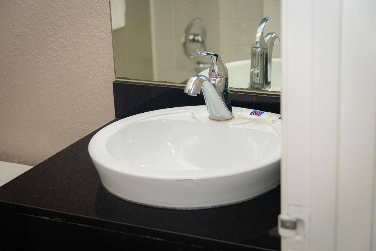 Hotel 6-coral Springs, Fl - Lauderdale