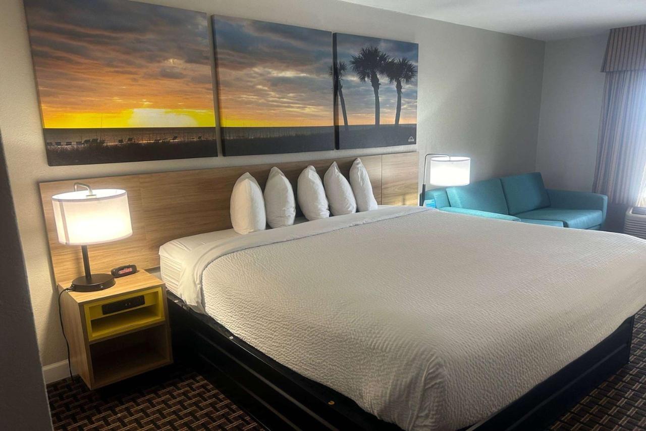 Hotel Days By Wyndham Town Center 3*