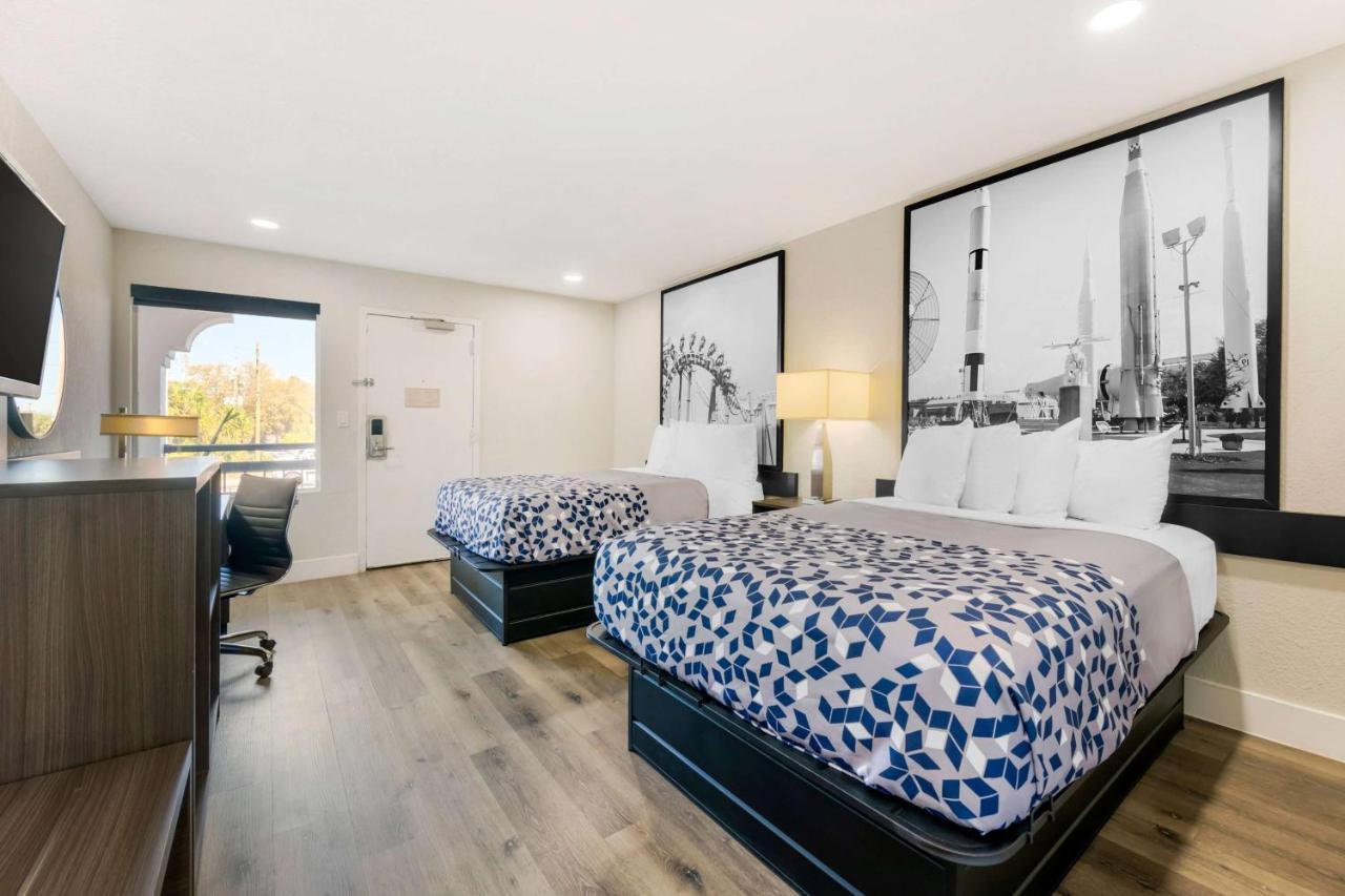 Hotel Super 8 By Wyndham Orlando Near Florida Mall
