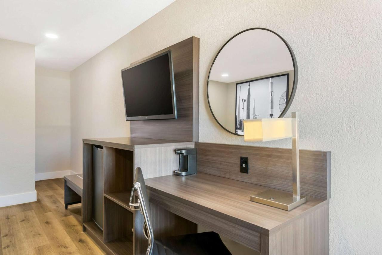Super 8 By Wyndham Orlando Near Florida Mall Hotel Williamsburg