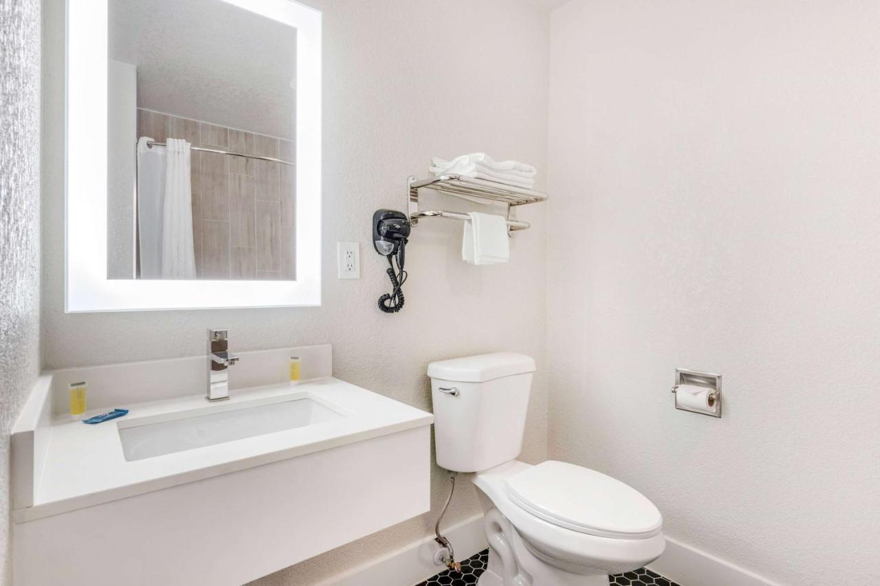 Hotel Super 8 By Wyndham Orlando Near Florida Mall 2*