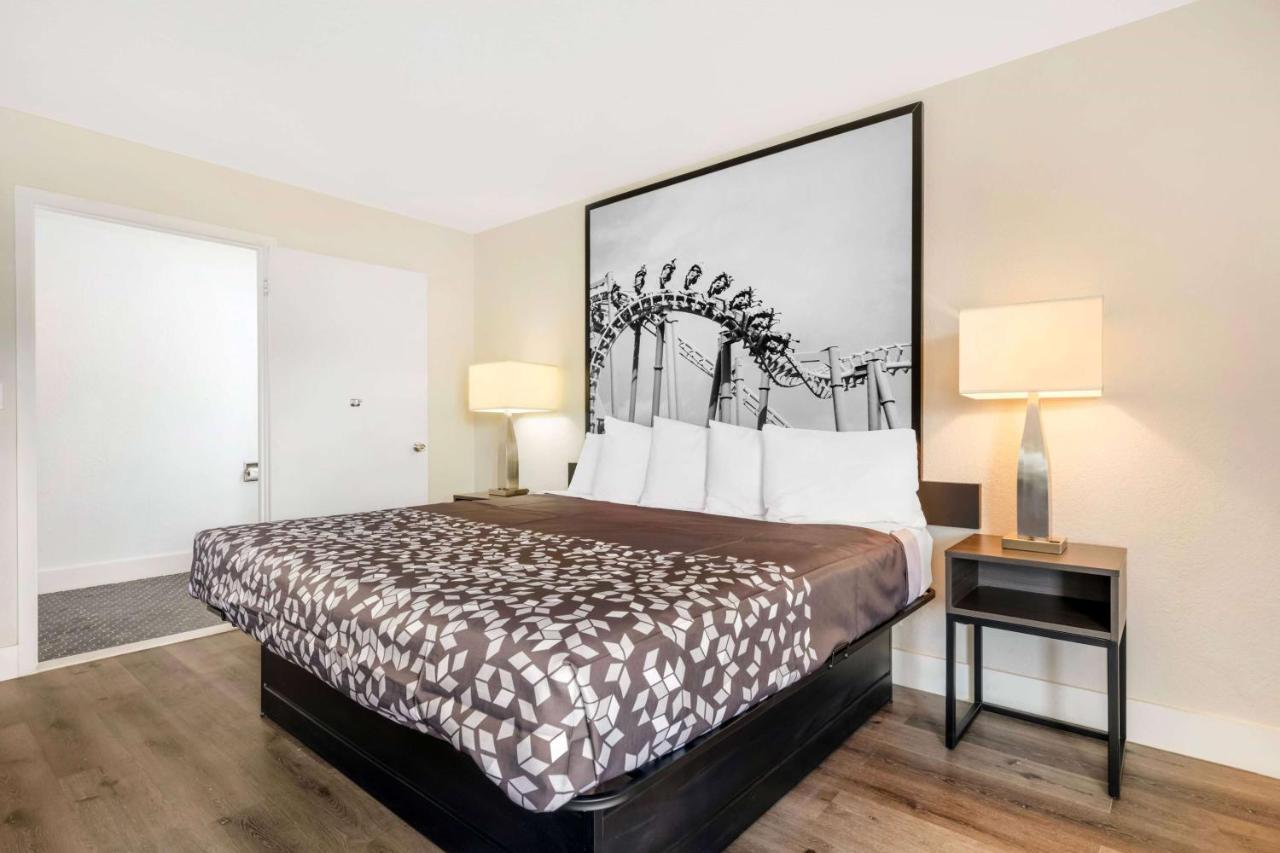 Super 8 By Wyndham Orlando Near Florida Mall Hotel Williamsburg