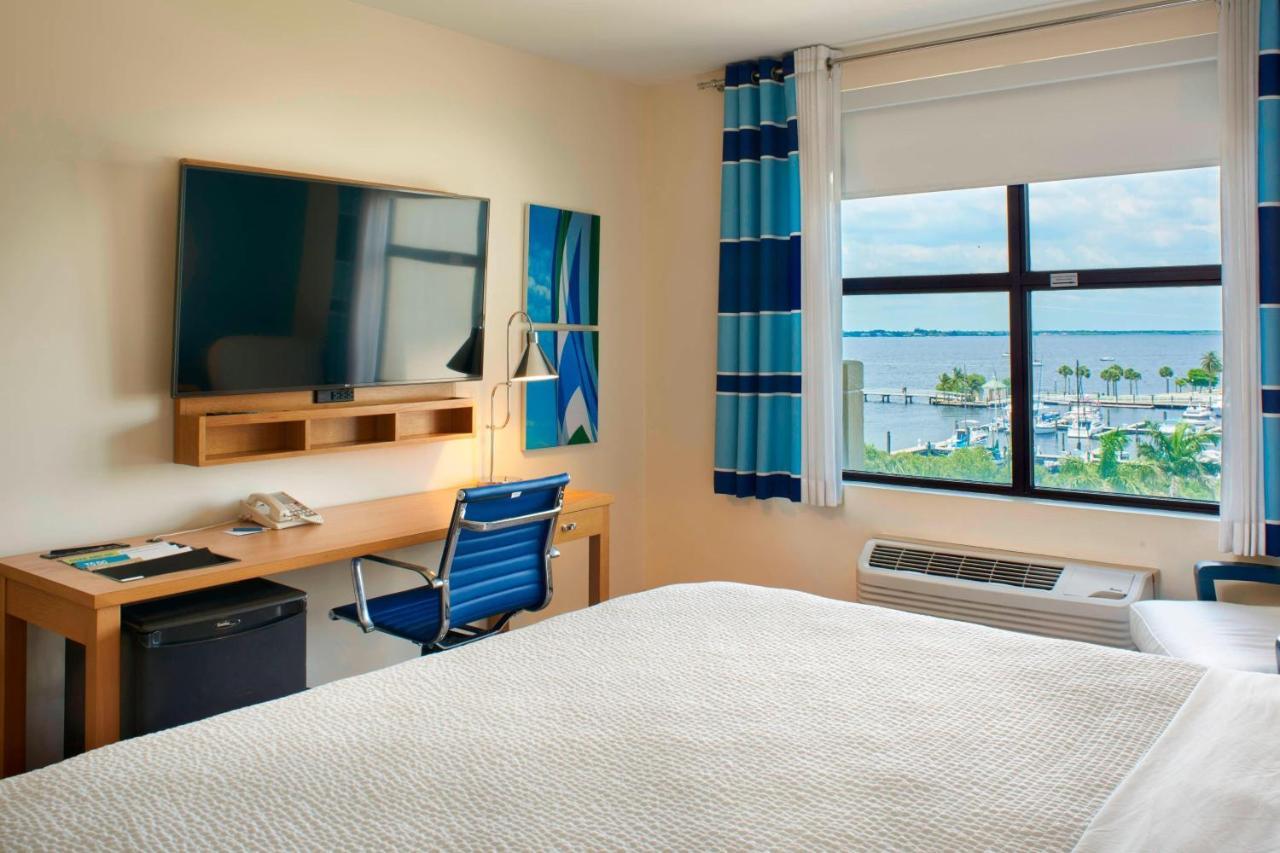 Four Points By Sheraton Harborside 4*