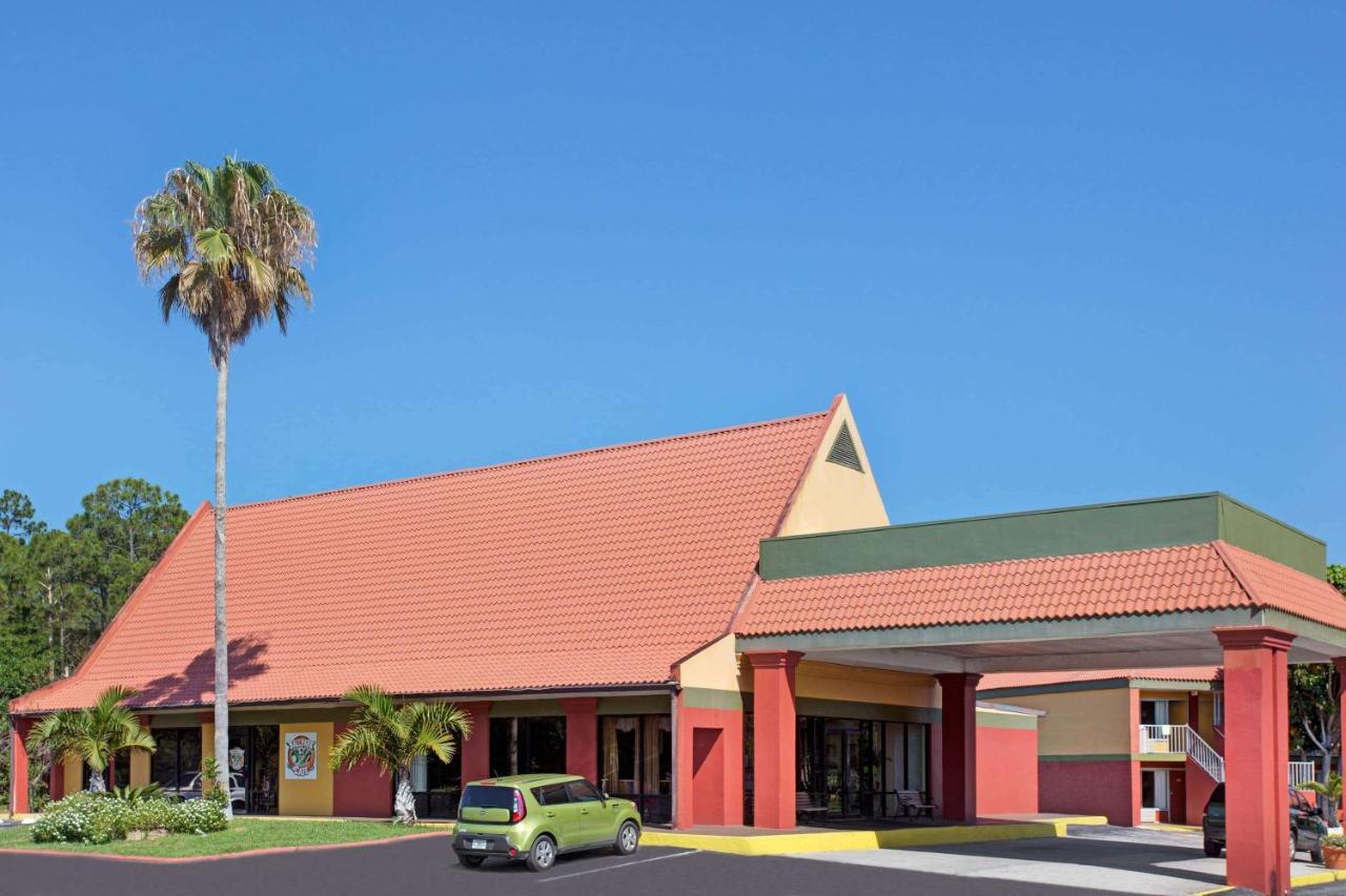 Hotel Days By Wyndham Cruiseport West At I-95/524