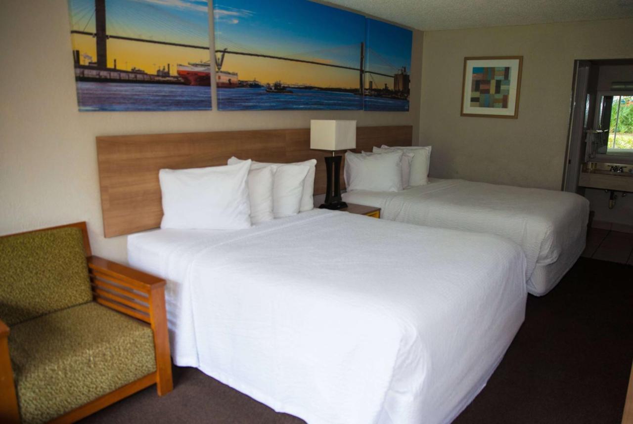 Days By Wyndham Cruiseport West At I-95/524 Hotel 2*