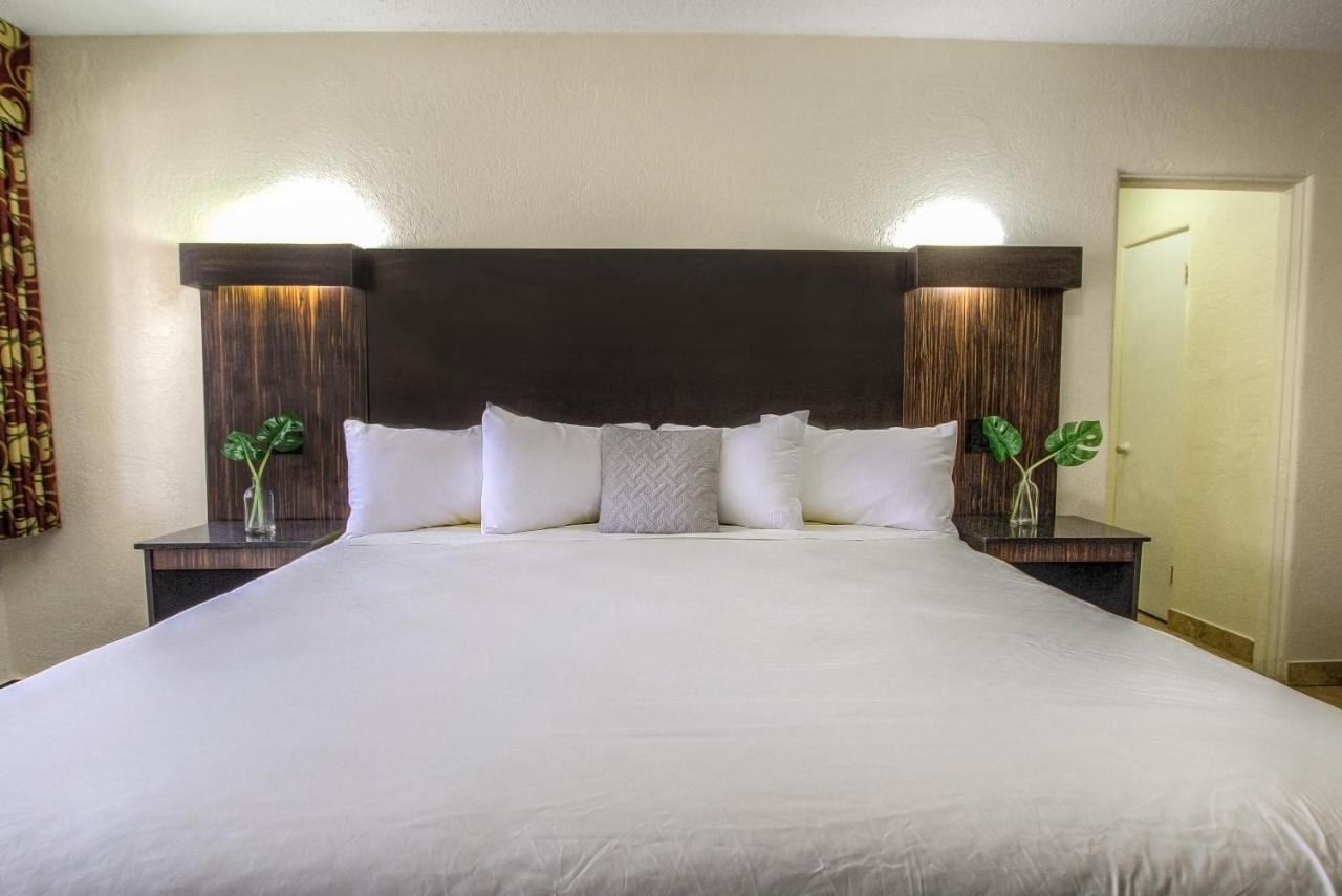 La Bella Oceanfront - Daytona Motel 2*