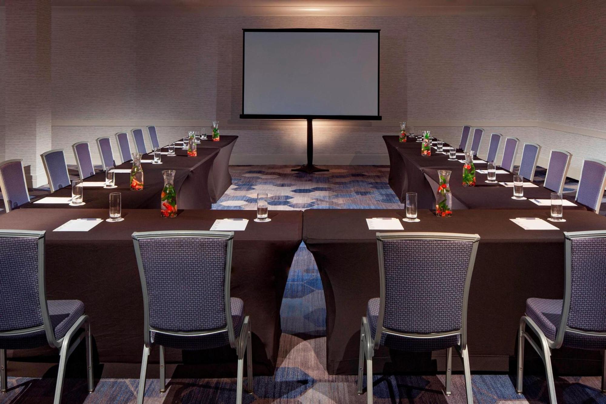 The Westshore Grand, A Tribute Portfolio Hotel, Hotel