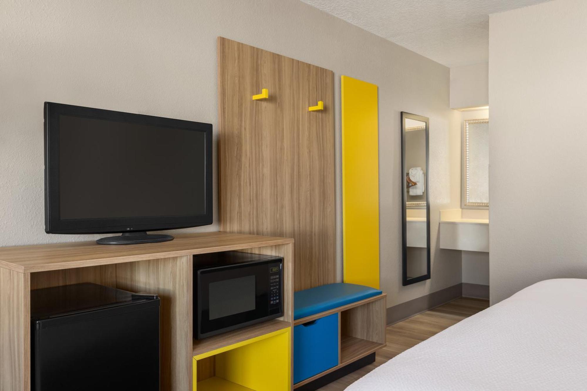 Days By Wyndham Cocoa Port Canaveral Motel 2*