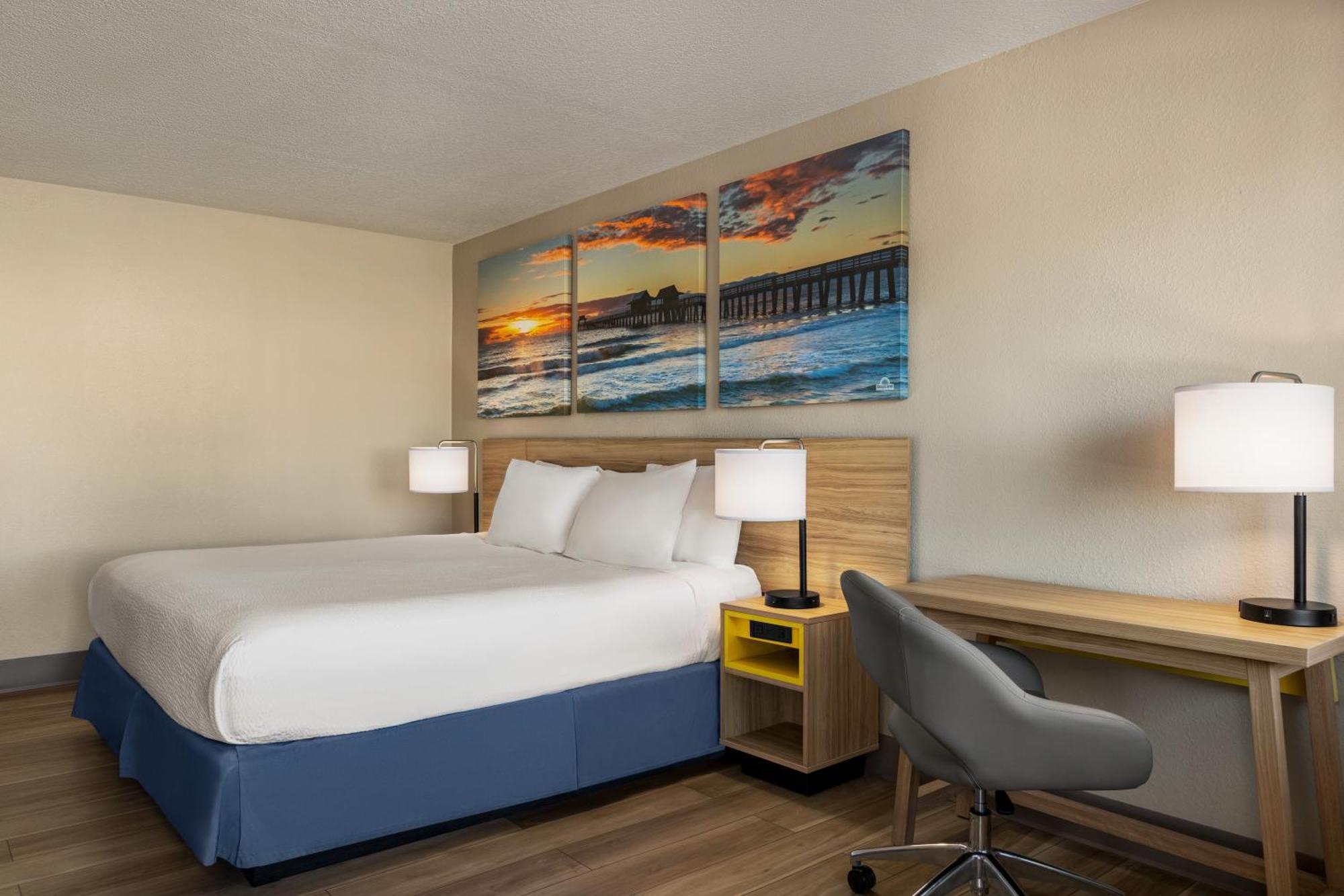 Days By Wyndham Cocoa Port Canaveral Motel Cocoa Beach