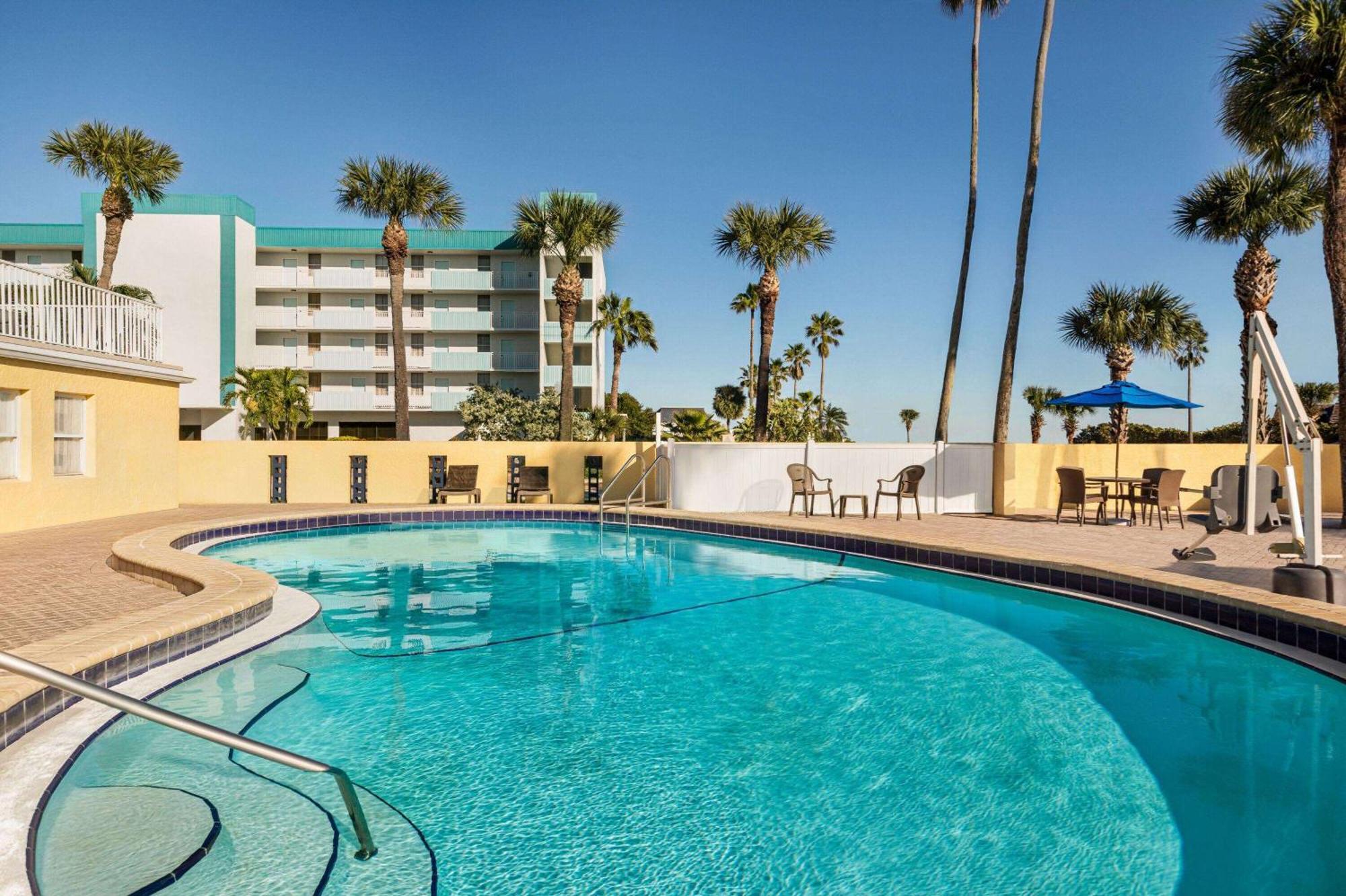 Days By Wyndham Cocoa Port Canaveral Cocoa Beach