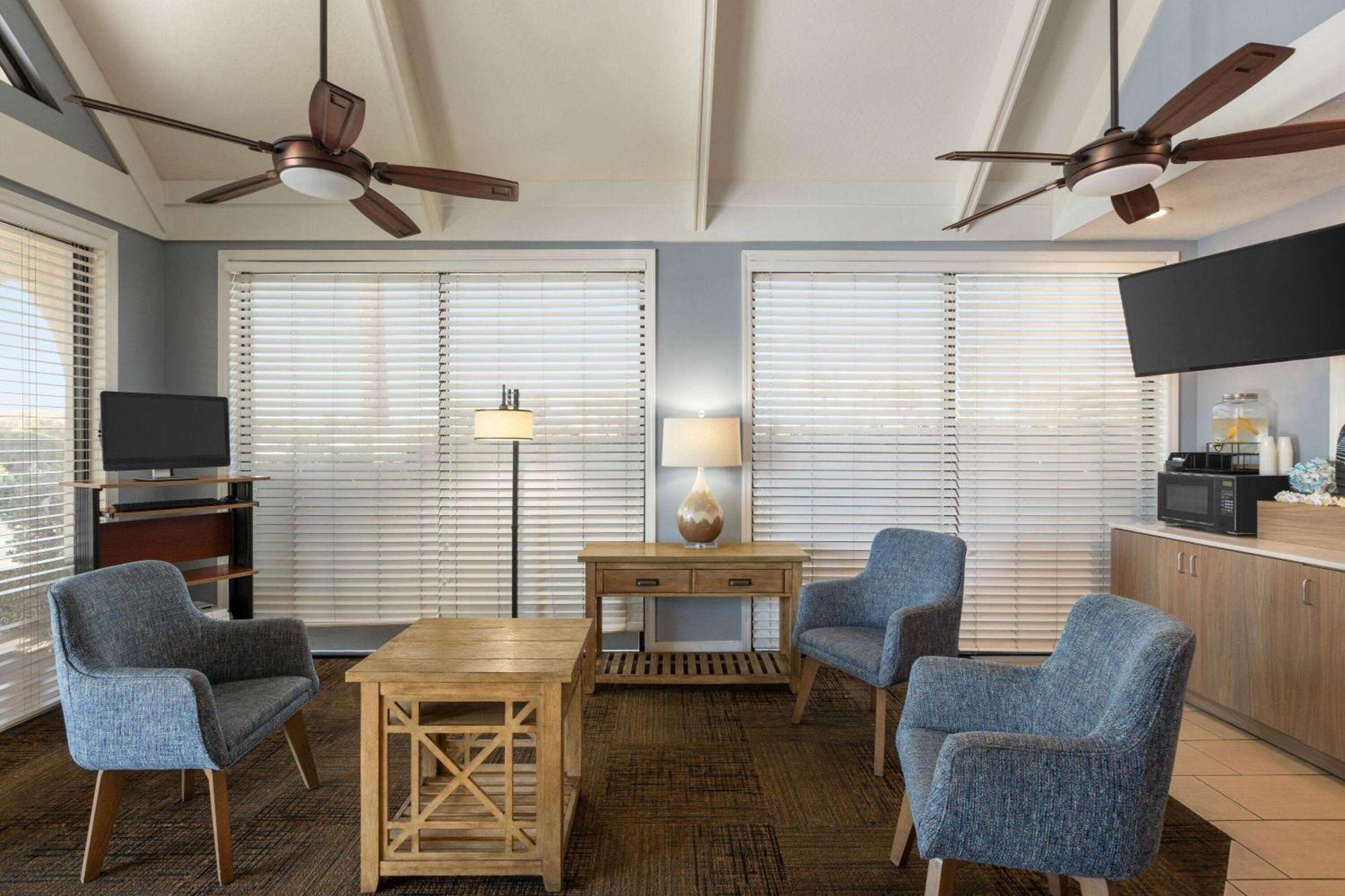 Days By Wyndham Cocoa Port Canaveral 2*