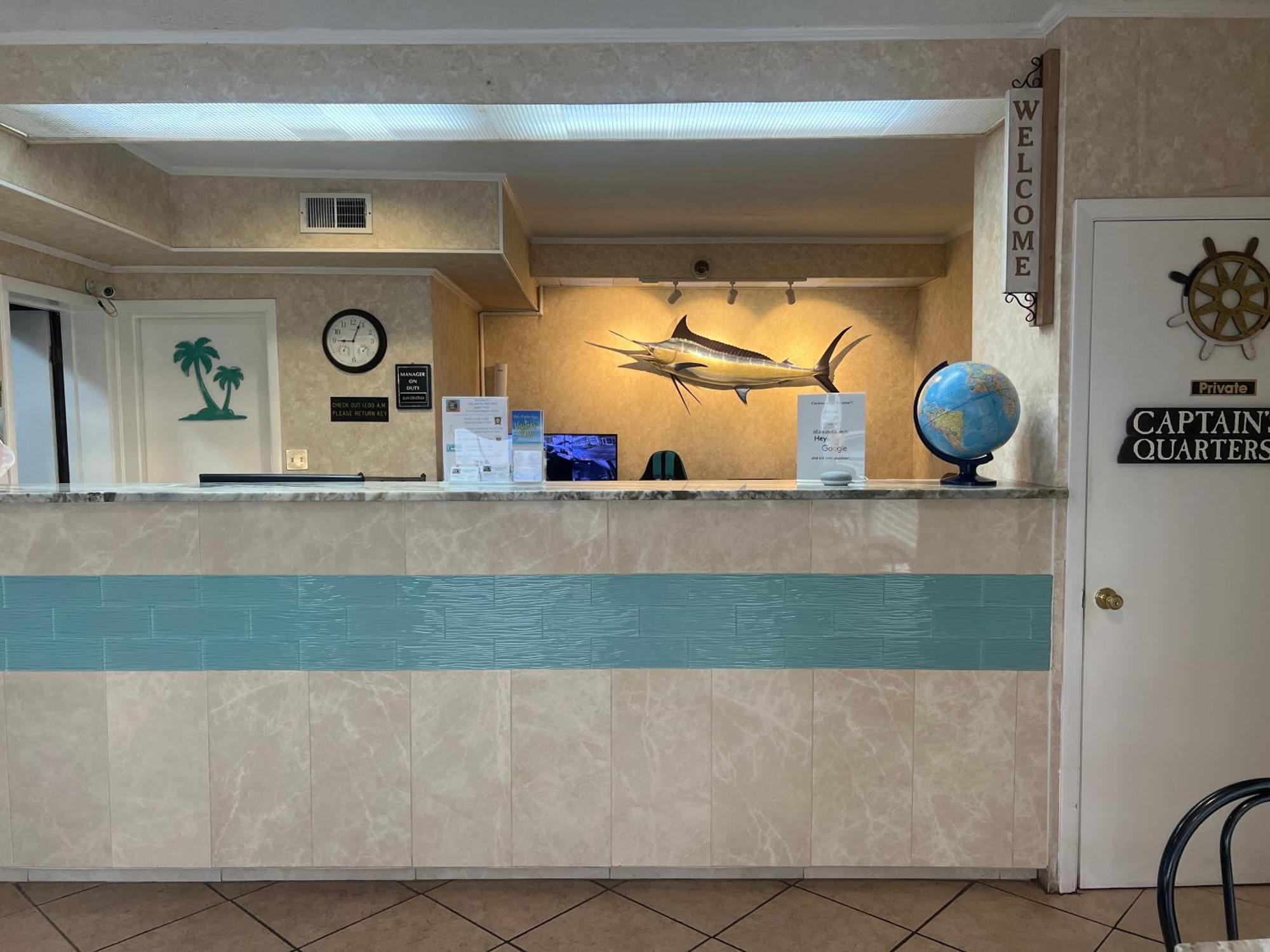 Hole The - Walton - Sunset Plaza - Nearby Beaches & Hurlburt Motel