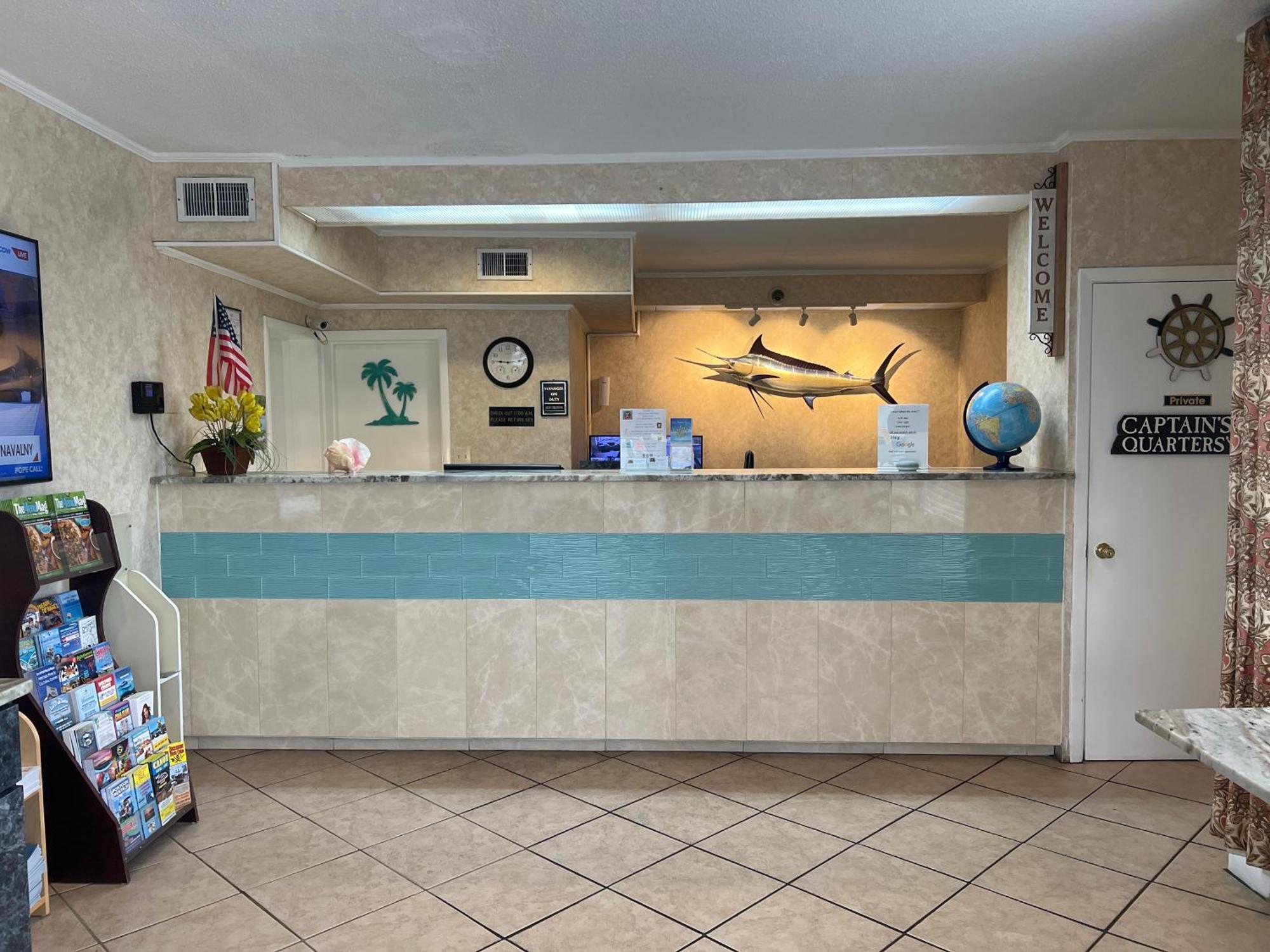 Hole The - Walton - Sunset Plaza - Nearby Beaches & Hurlburt Motel