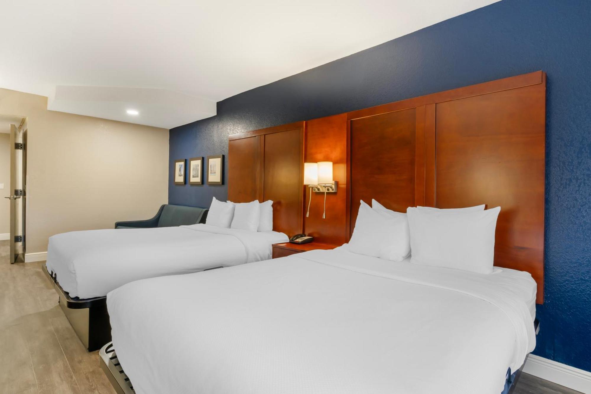 Hotel Comfort West 3*