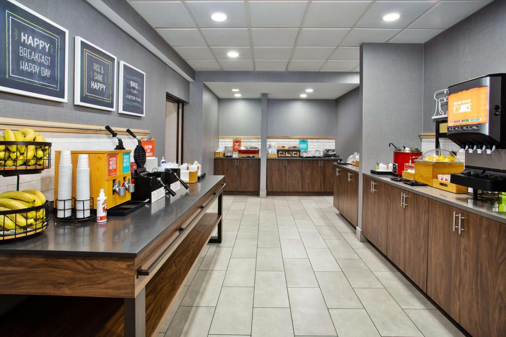 Hampton & / Myers Hotel 3*