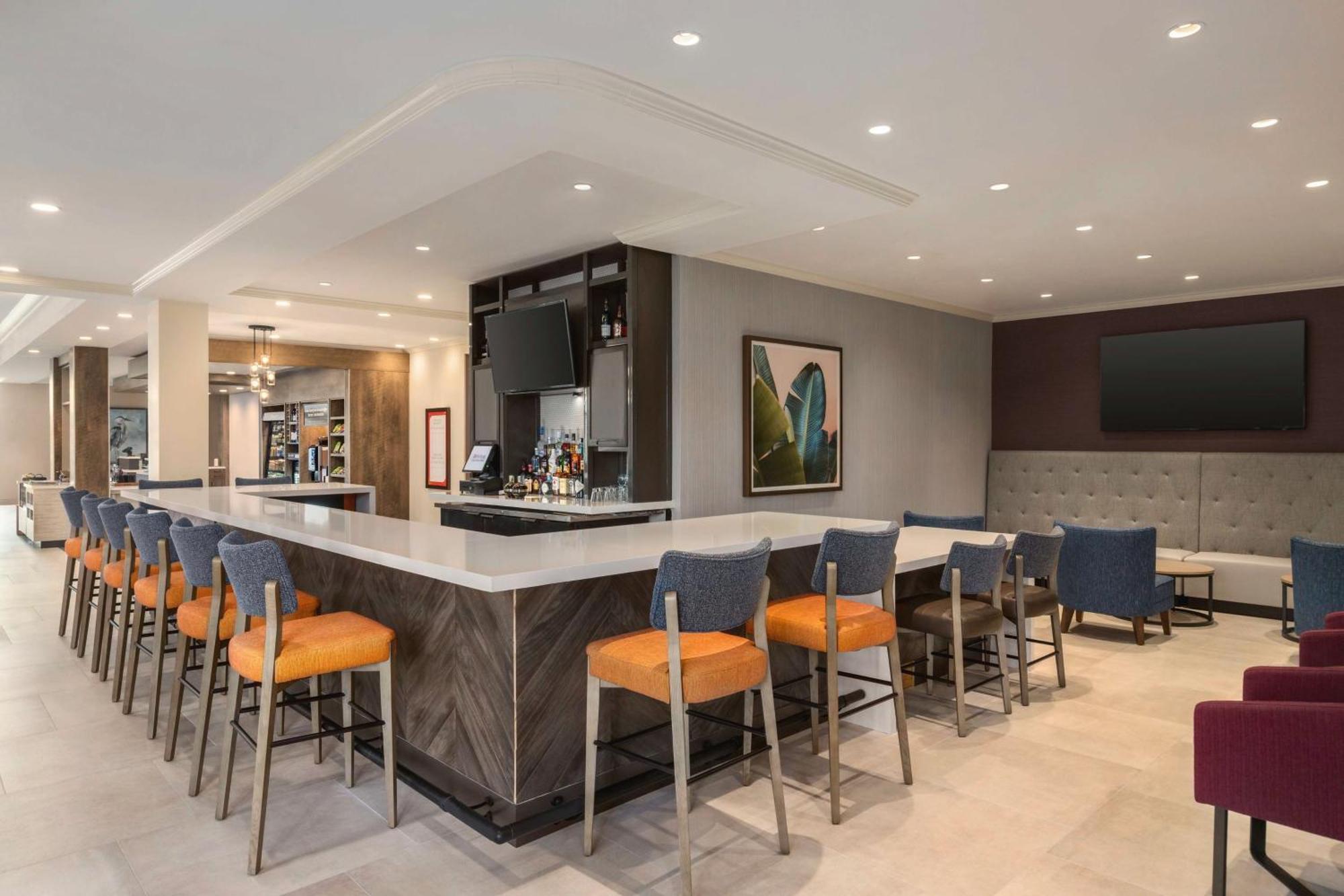 Hilton Garden Town Center Hotel 3*