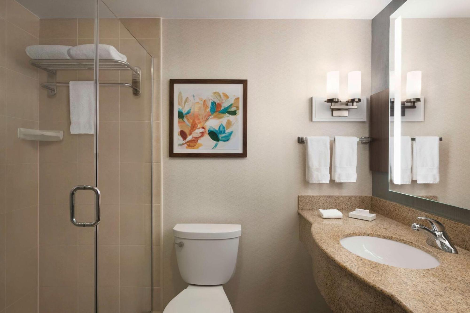 Hilton Garden Town Center 3*