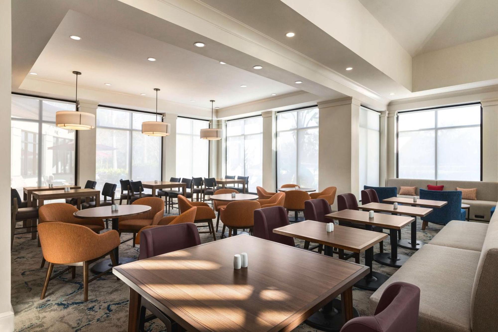 Hilton Garden Town Center Hotel