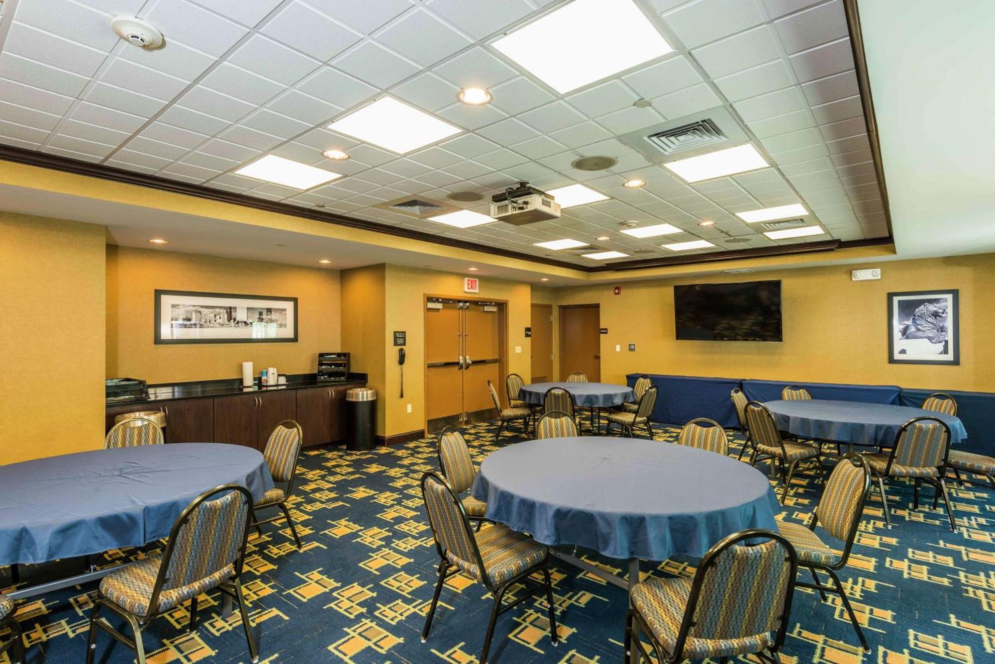 Hampton & South - Bartram Park Hotel
