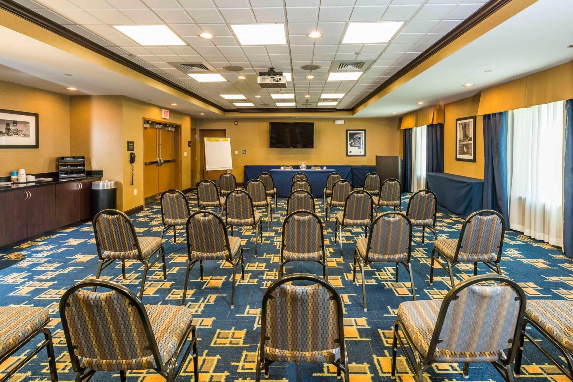 Hampton & South - Bartram Park Hotel