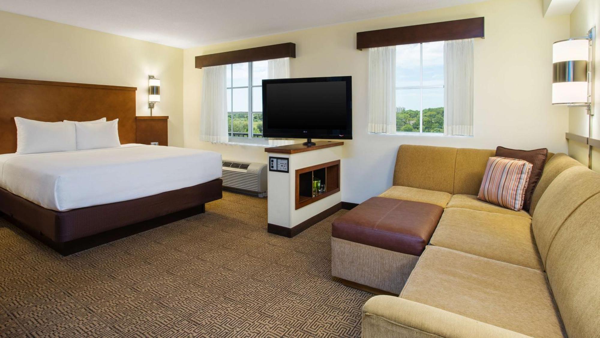 Hyatt Place Coconut Point Hotel 3*