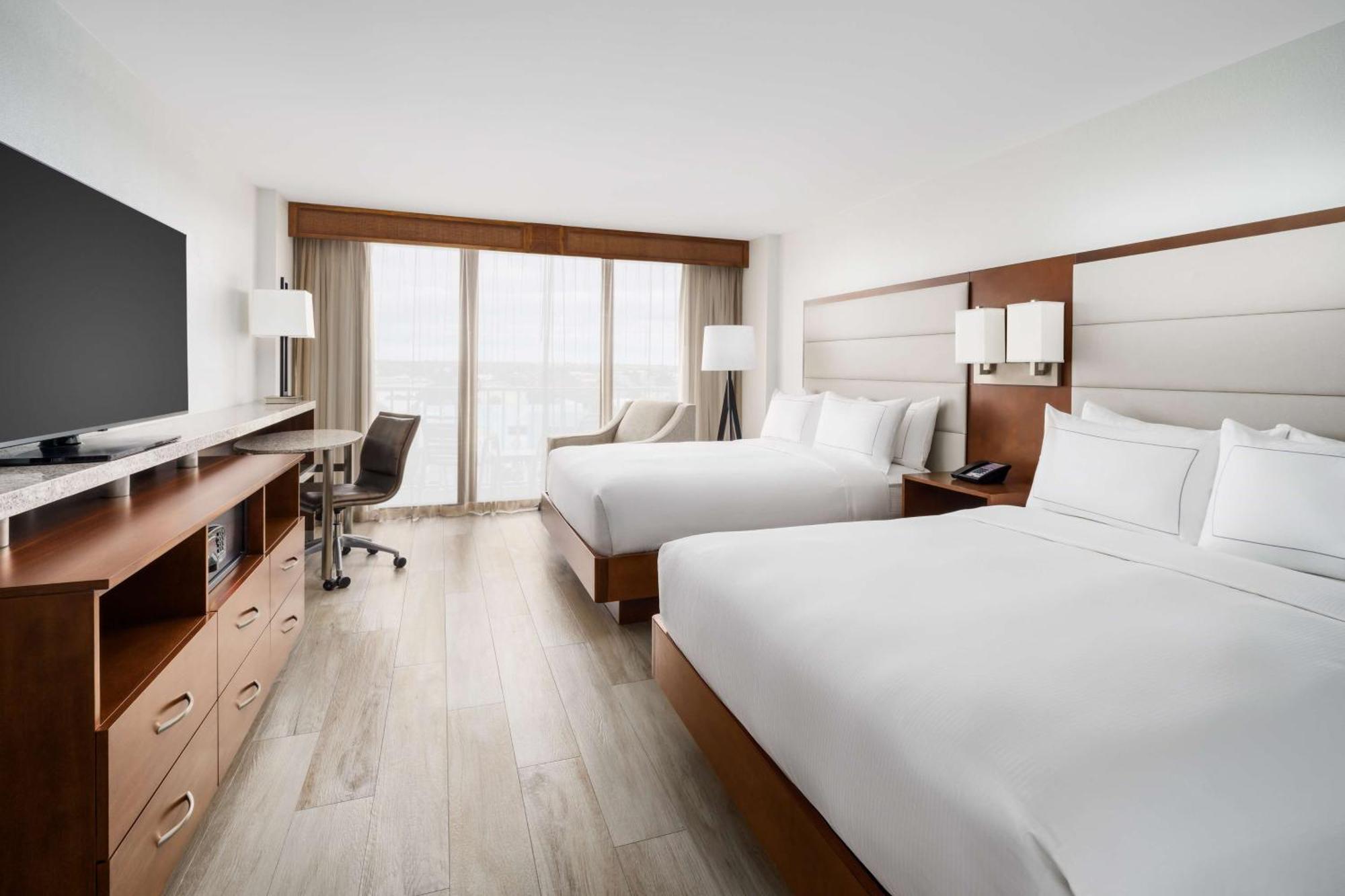 Doubletree By Hilton Tampa Bay - North Redington Resort