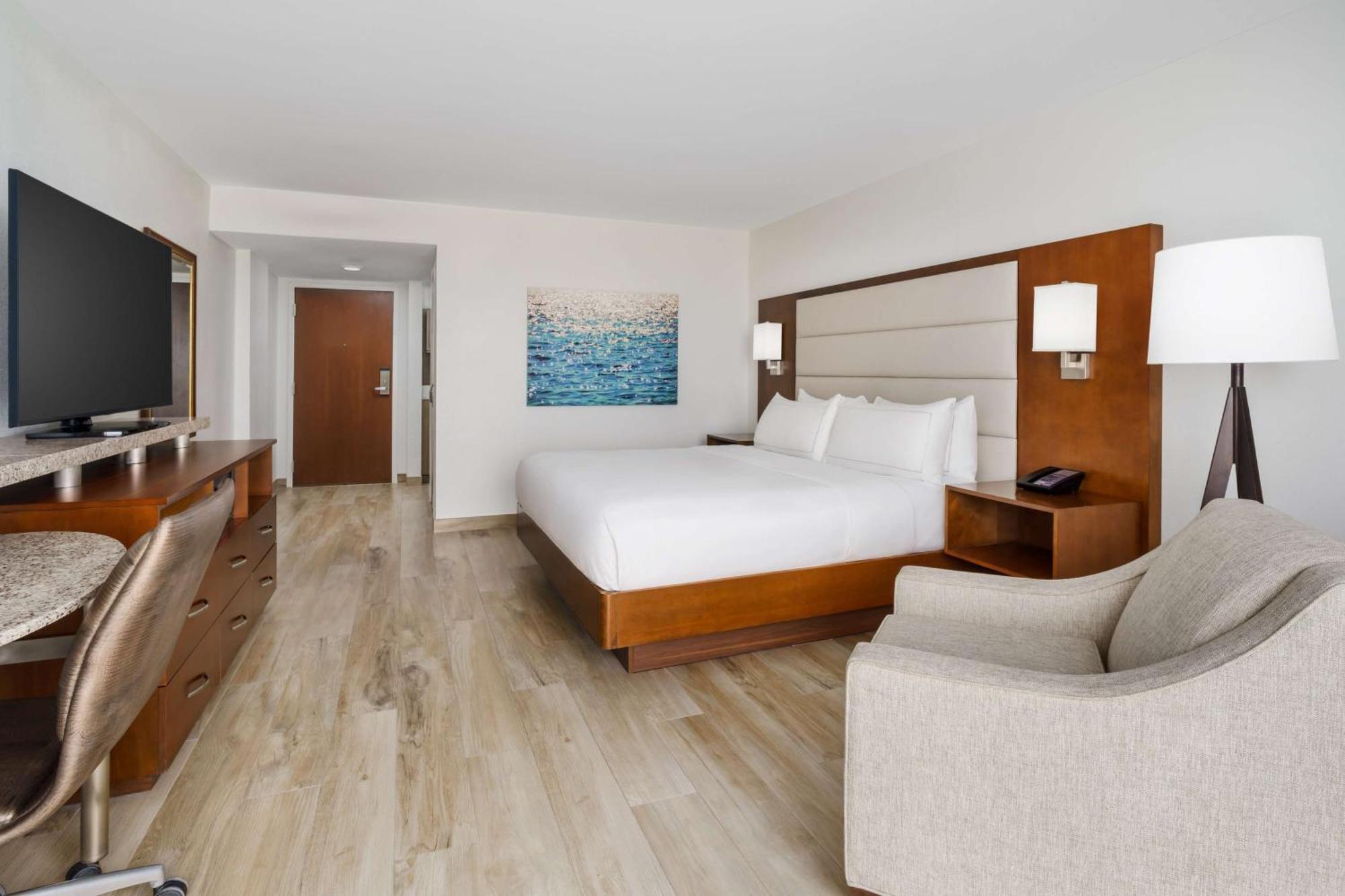 Doubletree By Hilton Tampa Bay - North Redington Resort