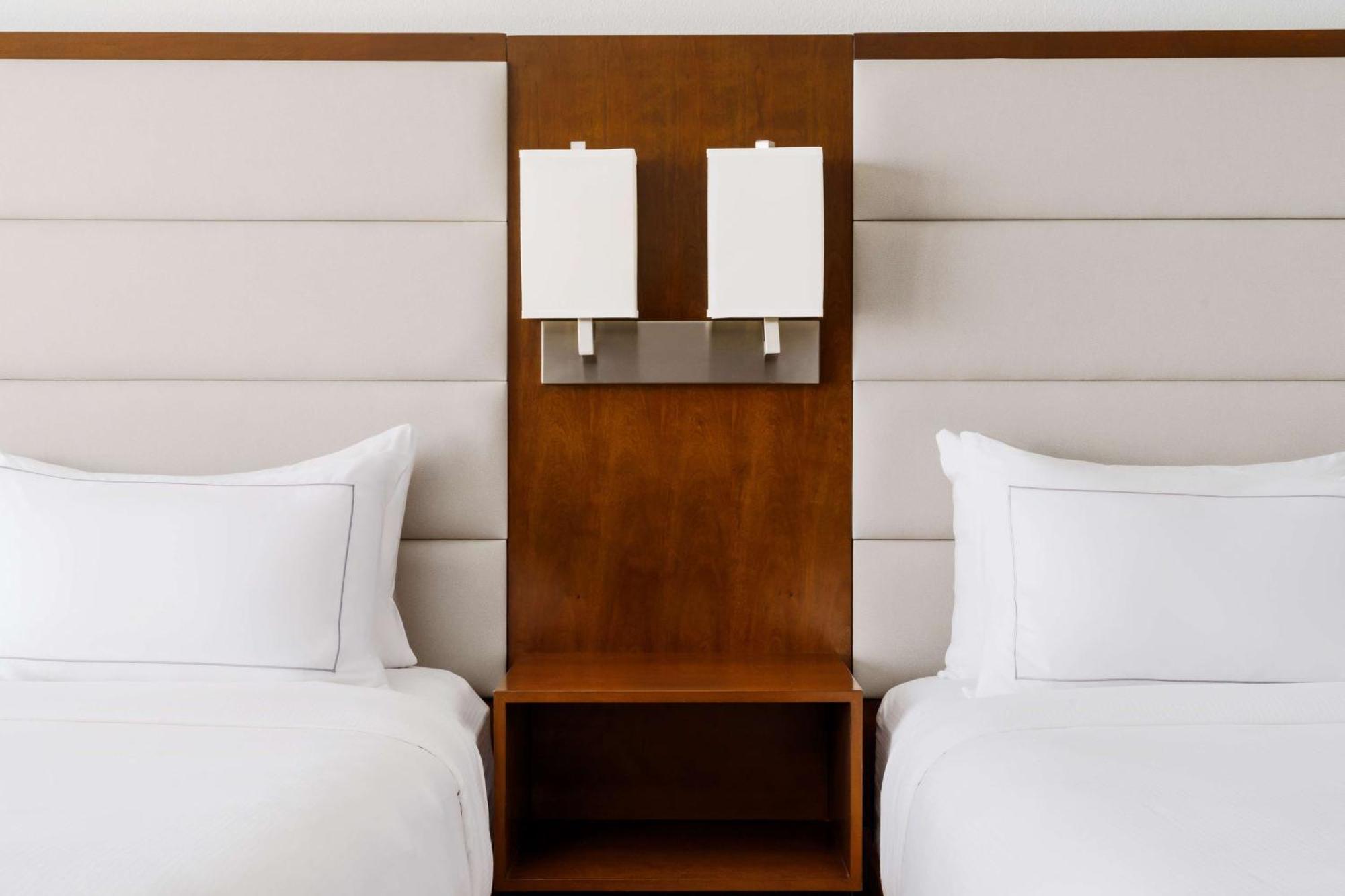 Doubletree By Hilton Tampa Bay - North Redington Resort St. Pete Beach