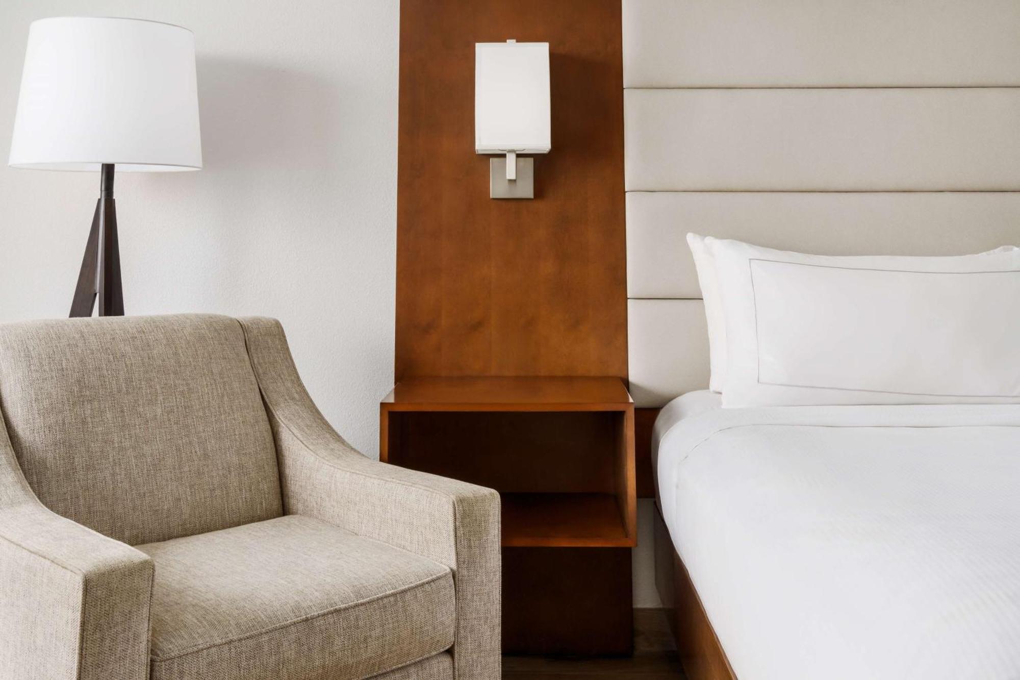 Resort Doubletree By Hilton Tampa Bay - North Redington 3*