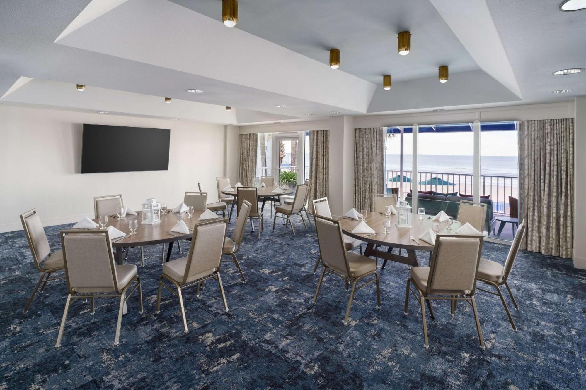 Doubletree By Hilton Tampa Bay - North Redington 3*