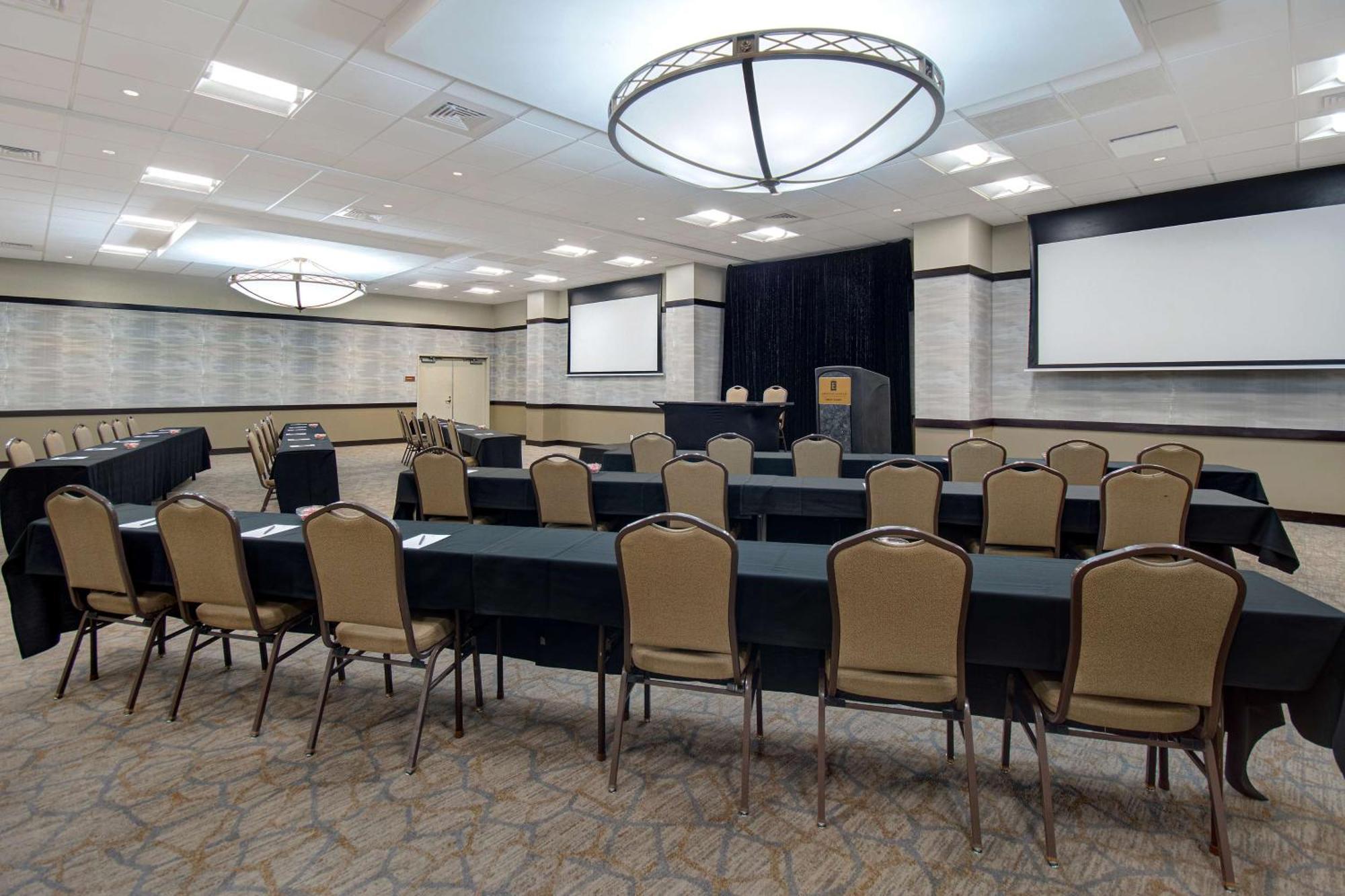 Embassy By Hilton Baymeadows Hotel 3*