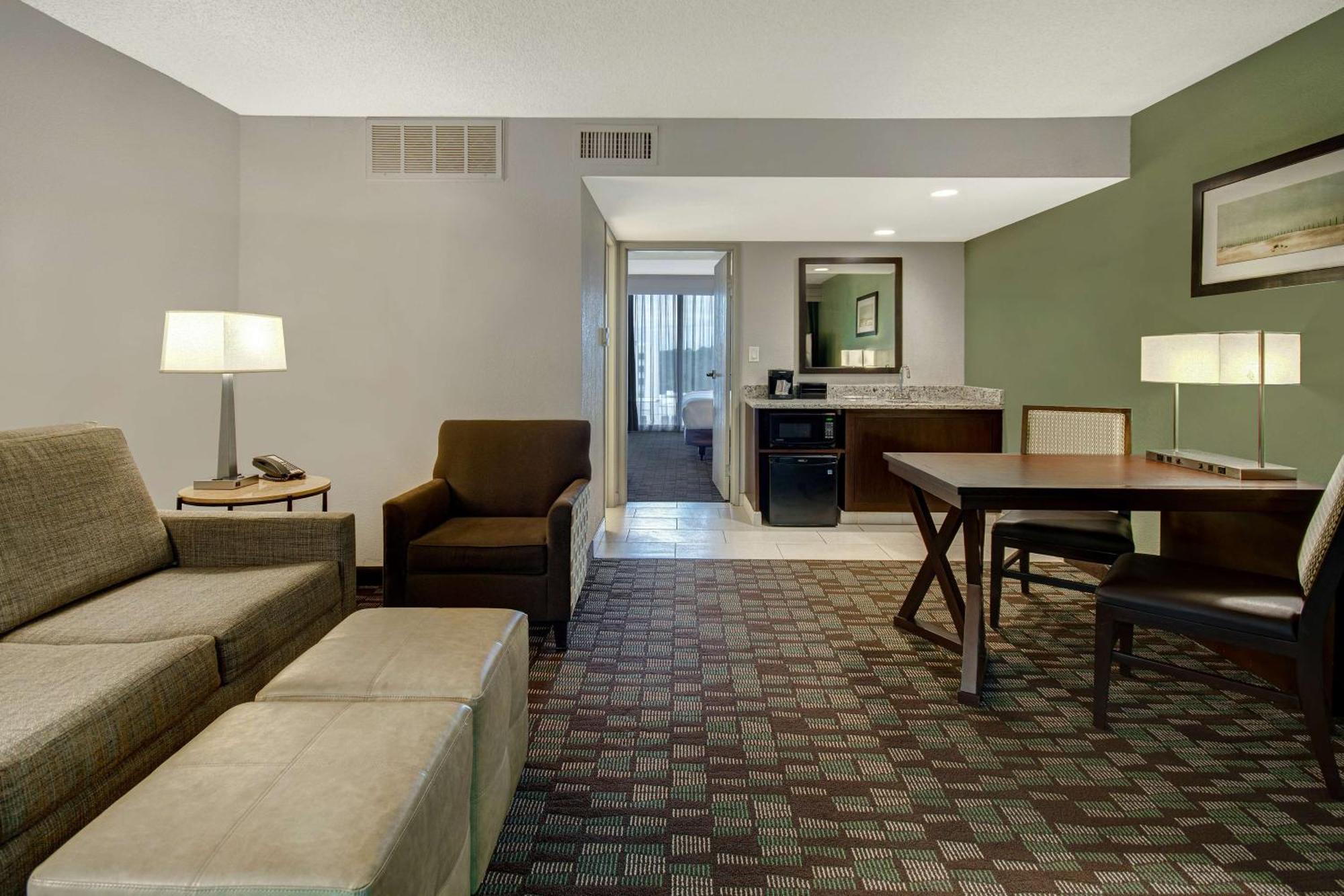 Embassy By Hilton Baymeadows Hotel