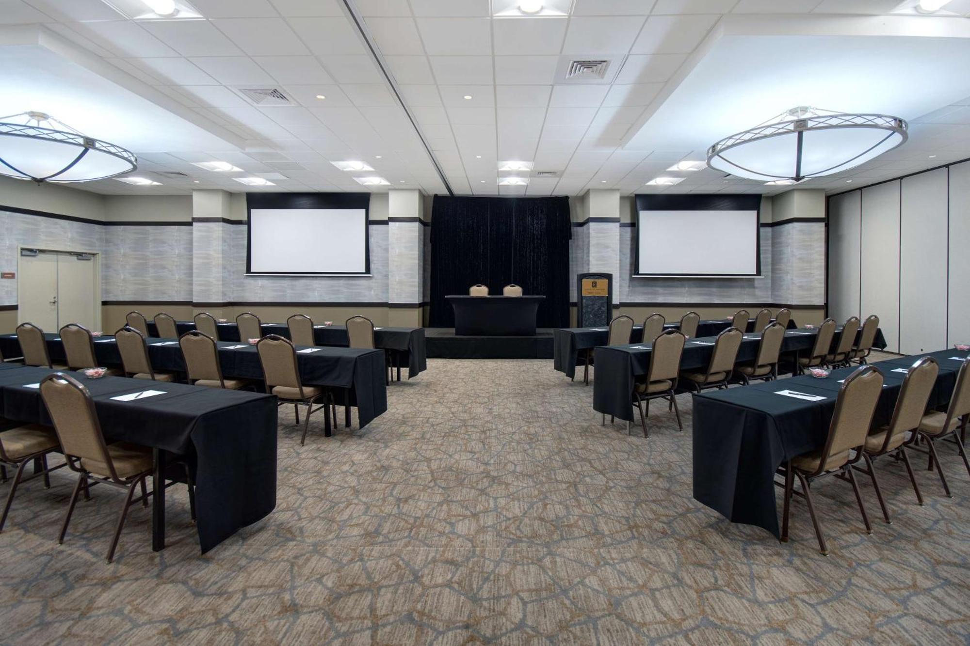 Hotel Embassy By Hilton Baymeadows