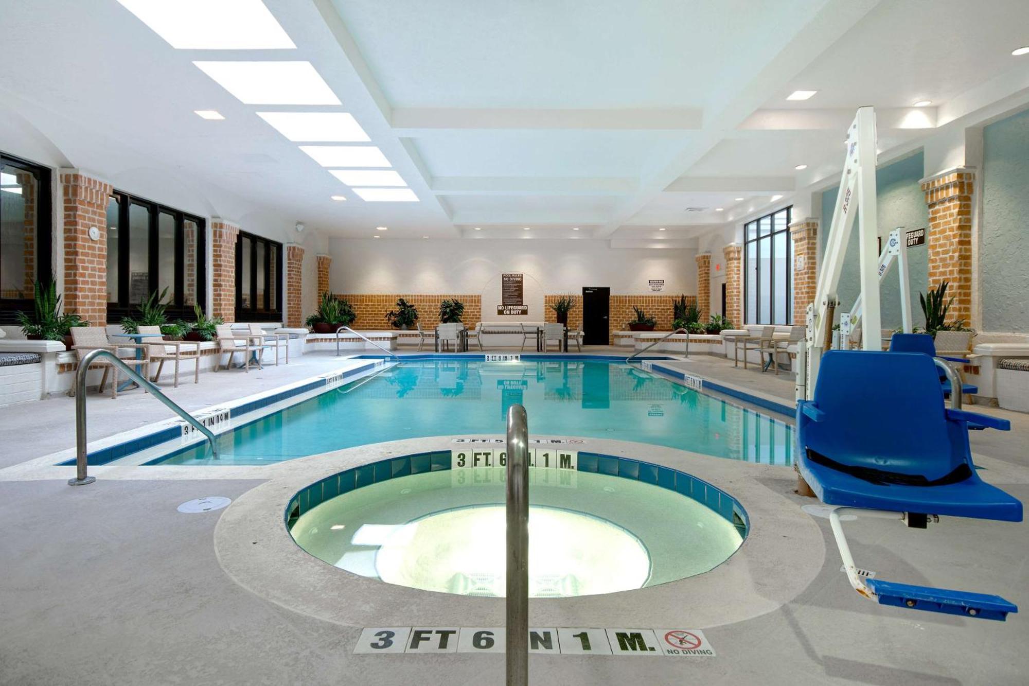 Embassy By Hilton Baymeadows 3*