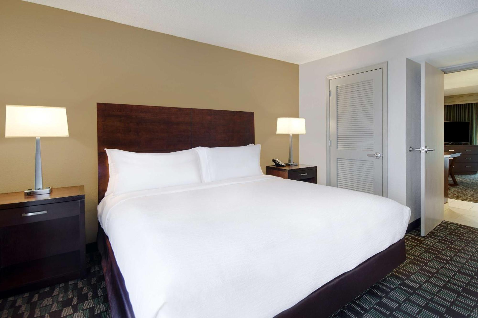 Embassy By Hilton Baymeadows Hotel 3*