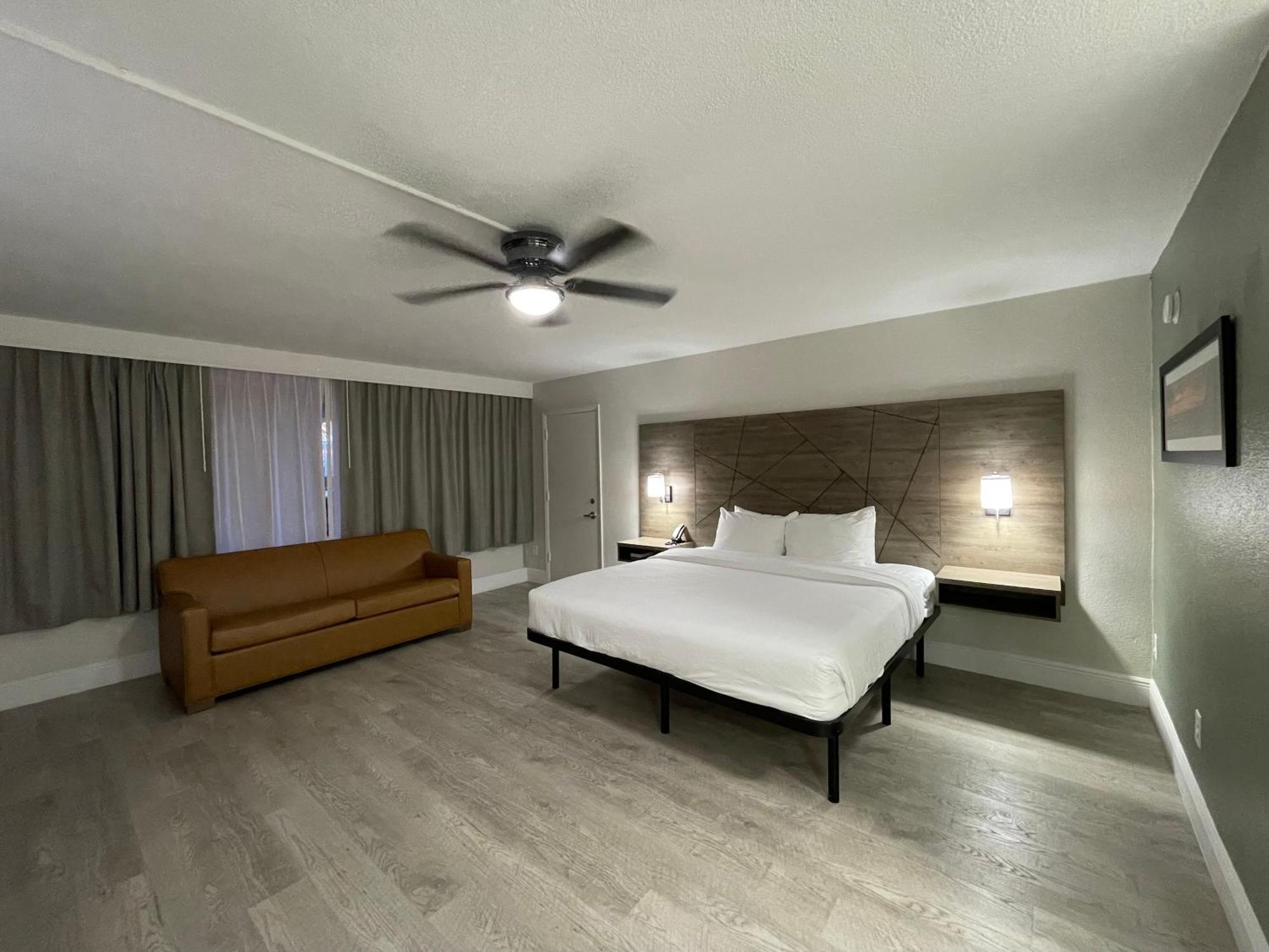 Quality & Airport-cruise Port Hotel 3*