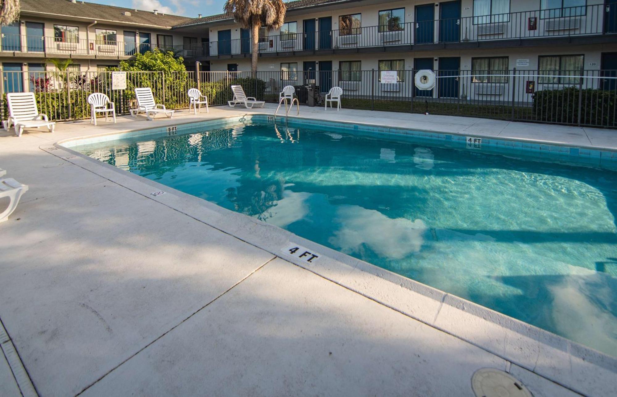 Hotel 6-ft. Pierce, Fl 2*